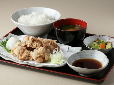 厳選した鶏肉を使ったランチでは、肉の旨みをご堪能いただけます