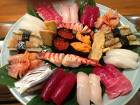 大将オススメのにぎりを、彩り良く盛り合わせました。