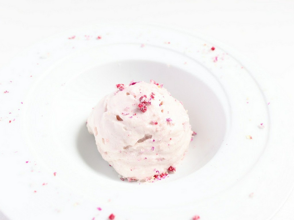 バラの香りとフランボワーズの甘酸っぱさとライチの爽やかな甘味