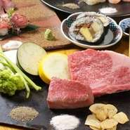 当店で扱う特選神戸牛は最高ランクのA-5の雌牛のみです。「本物の神戸牛」を知っていただく為、信頼のおける精肉卸売店から仕入れ、味のばらつきを無くし最高級の神戸ビーフを提供致します。