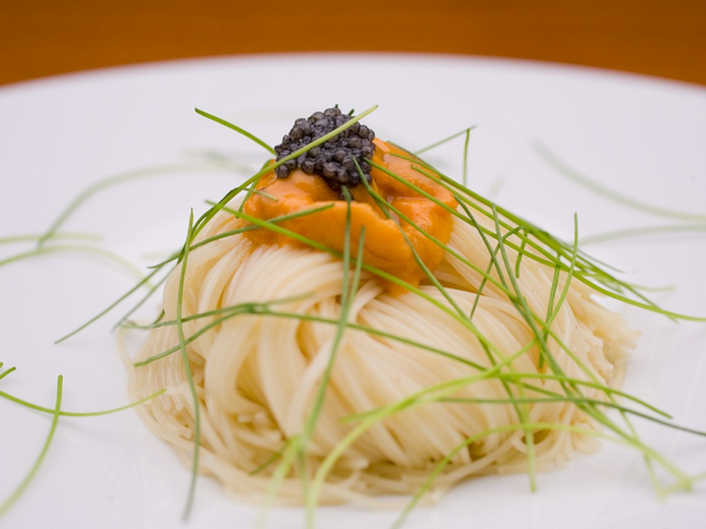 キャビアと生雲丹の和風冷製パスタ