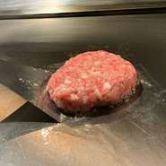 限定自家製神戸ビーフ100%ハンバーグ/ステーキ180g/季節のサラダ自家製ドレッシングで。/御飯/農直減農薬米使用
赤だし/漬物/ステーキハウスだからできる、神戸牛を贅沢に100%使用した特製ハンバーグをご賞味下さい
