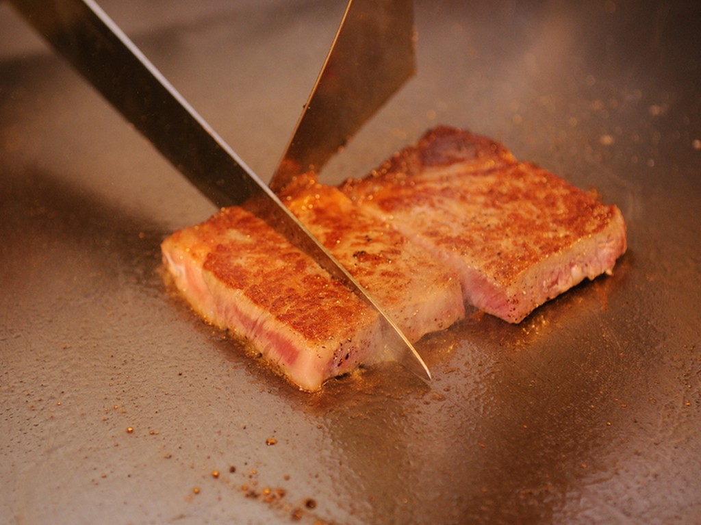 熟練の技で焼き上げます。アツアツをご賞味ください