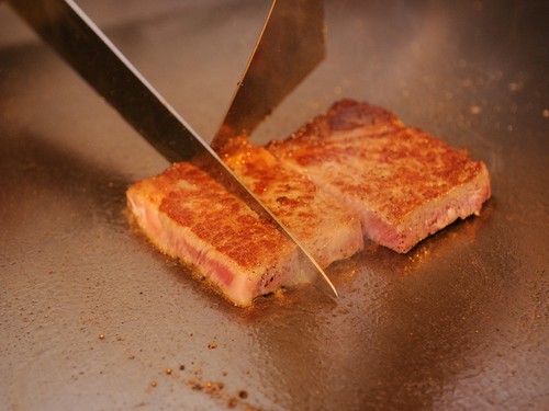 熟練の技で焼き上げます。アツアツをご賞味ください