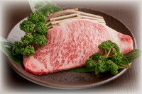 A5等級神戸牛赤身ステーキとA5等級黒毛和牛サーロインステーキの２種類のステーキ食べ比べがしっかりと楽しめるコースです。
