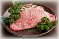 A5等級神戸牛赤身ステーキとA5等級黒毛和牛サーロインステーキの２種類のステーキ食べ比べがしっかりと楽しめるコースです。
