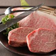 神戸牛の中でも特に優れた特選神戸牛のサーロインブロック肉から、特別に優れた部位を切り出して提供いたします。世界最高峰の霜降りをご堪能ください。