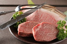 特に希少価値の高いA5等級神戸牛フィレ肉。そこから僅かしかとれない最も価値の高い部位をお出し致します