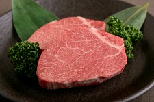 特に希少価値の高いA5等級神戸牛フィレ肉。そこから僅かしかとれない最も価値の高い部位をお出し致します