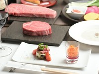 神戸でも珍しいA5等級神戸牛熟成肉のステーキとA5等級黒毛和牛サーロインステーキを満喫できる内容です。
