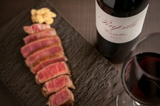 「肉の貴婦人-Ａ5ランク黒毛和牛シャトーブリアン」と、「A5ランク神戸牛熟成肉」の2種類が楽しめるコース
