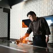 スタッフ全員で万全な料理提供・サービスに取り組んでいます。レストランという空間で、食事をリラックスして楽しんでいただくことがモットー。美味しい・楽しかったという笑顔を励み・喜びに、日々邁進しています。