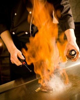 目の前で調理される最高の食材！五感で味わっていただけます