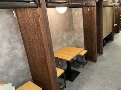店主厳選の新潟地酒やおいしいワインをゆっくりと堪能