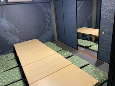 個室は2名様からご用意。厳選の地酒と創作料理で御もてなし