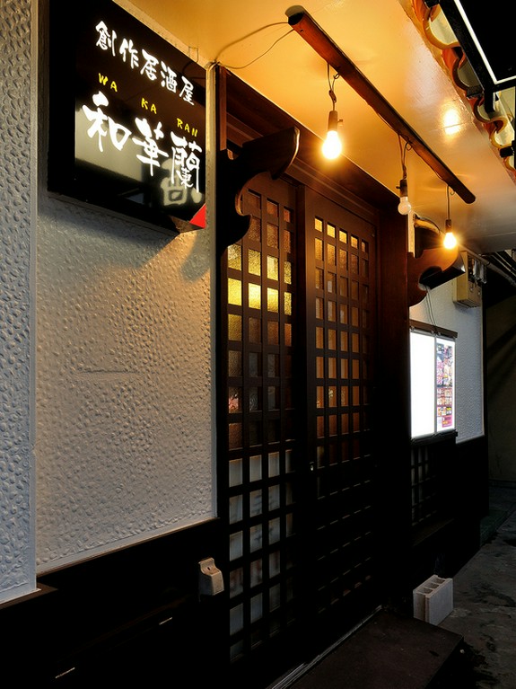 色合いを抑え、センス良く小粋な玄関。お気軽にお入りください