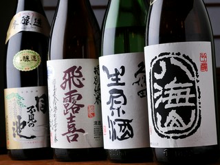 充実のお酒は各地のものをご用意しております。