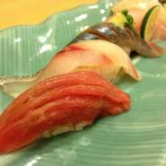 店主の佐々木さんは、寿司店や割烹など和食一筋で腕を磨いてきた職人。その細やかな手仕事で仕上げる奥深い味わい料理には、札幌の食通も舌を巻いています。