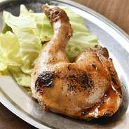 安心美味の国産鶏を使用した骨付鶏は当店イチオシの一品！噛むたびに旨み溢れます。
