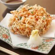 新鮮な桜海老の風味と、サクサクとした食感が楽しめる逸品です。