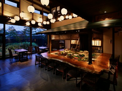 記念日・誕生日はムード溢れる店内でゆっくりとお祝い！