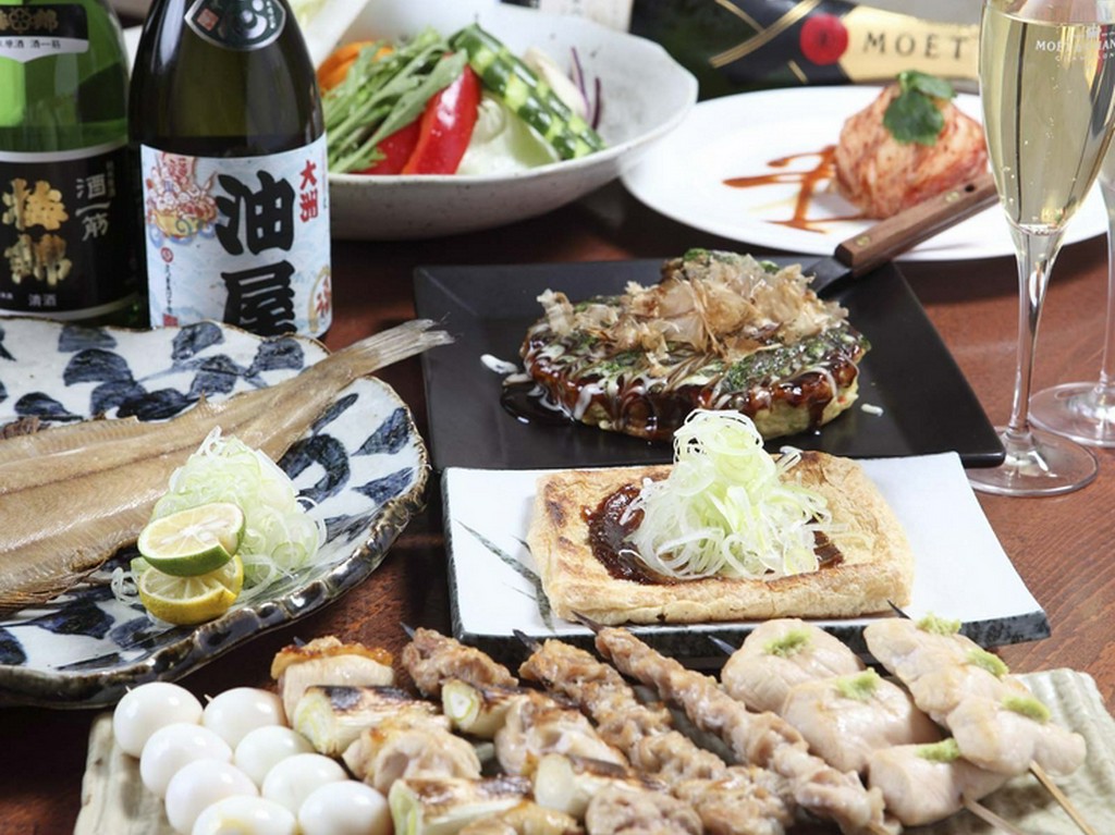 愛媛地元の食材を使った炉端焼き、鉄板焼きが楽しめます