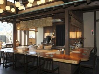 店主自ら厳選した旬の食材を、最高のクオリティでご提供させていただきます。