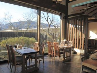 歴史好きの方に楽しんでいただける観光スポットにある店です