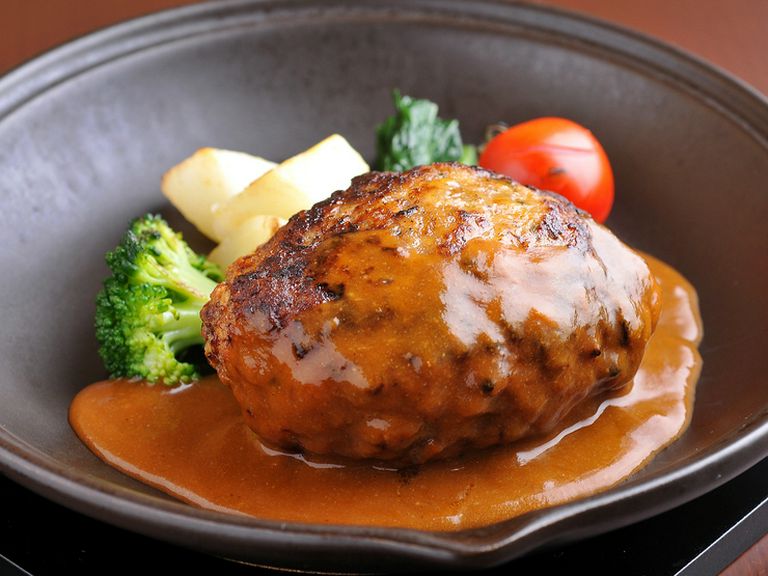 洋食の王道『ハンバーグ』。手間暇かけてつくりました