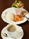 本日のパン・プチサラダ・お好きな飲み物