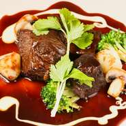 牛肉煮の赤ワインとチーズフォンデュソース