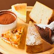 ひとつひとつ、ていねいにつくりました。昼下がりにお飲み物と一緒に。もちろんお食事の後でも、どうぞ。