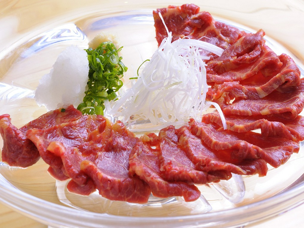 こだわりの宮崎産『天然霜降馬刺』