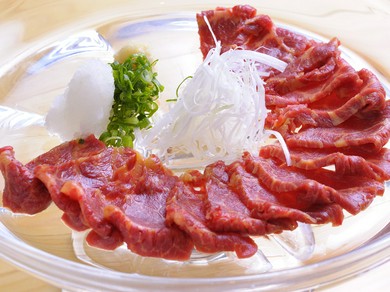 こだわりの宮崎産『天然霜降馬刺』