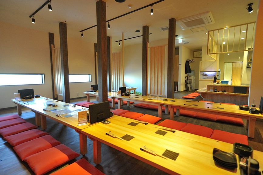 カウンター席とお座敷