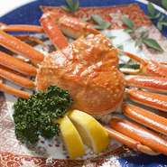 魚介類は、舞鶴産の旬のものが料理に並びます。冬はカニ料理、夏はトリ貝、岩ガキがおすすめです。