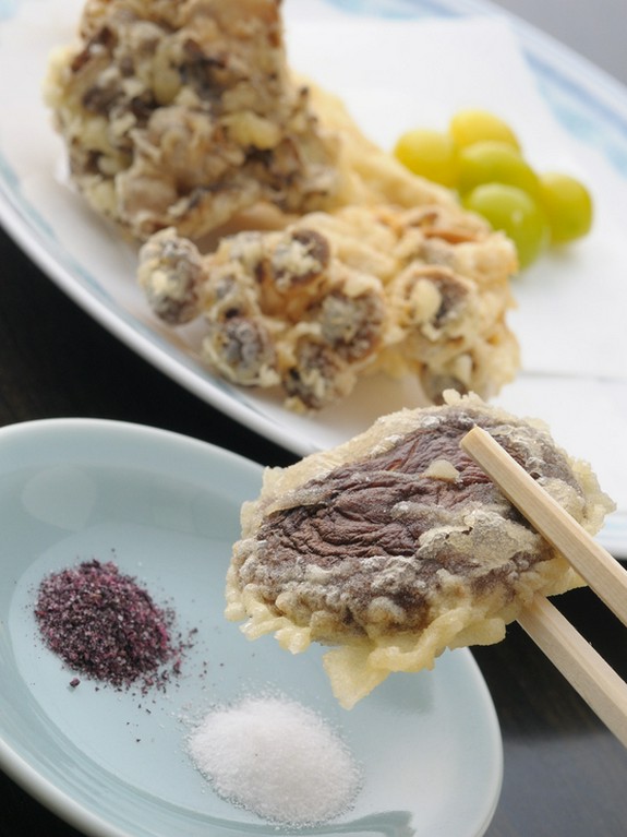 さらさらと粒子が細かい酵素塩（メキシコ産の海の塩）を使用