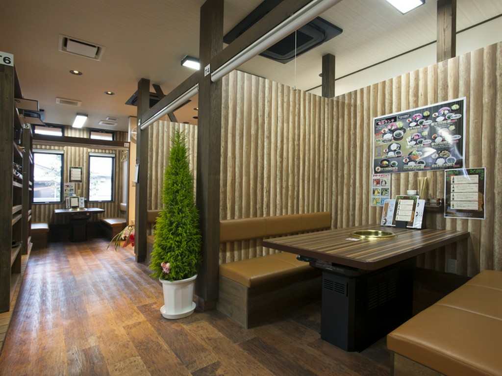 どの席もゆったりと食事ができます