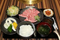 上カルビ・上ロース・焼き野菜・サラダ・キムチ・ご飯・スープ