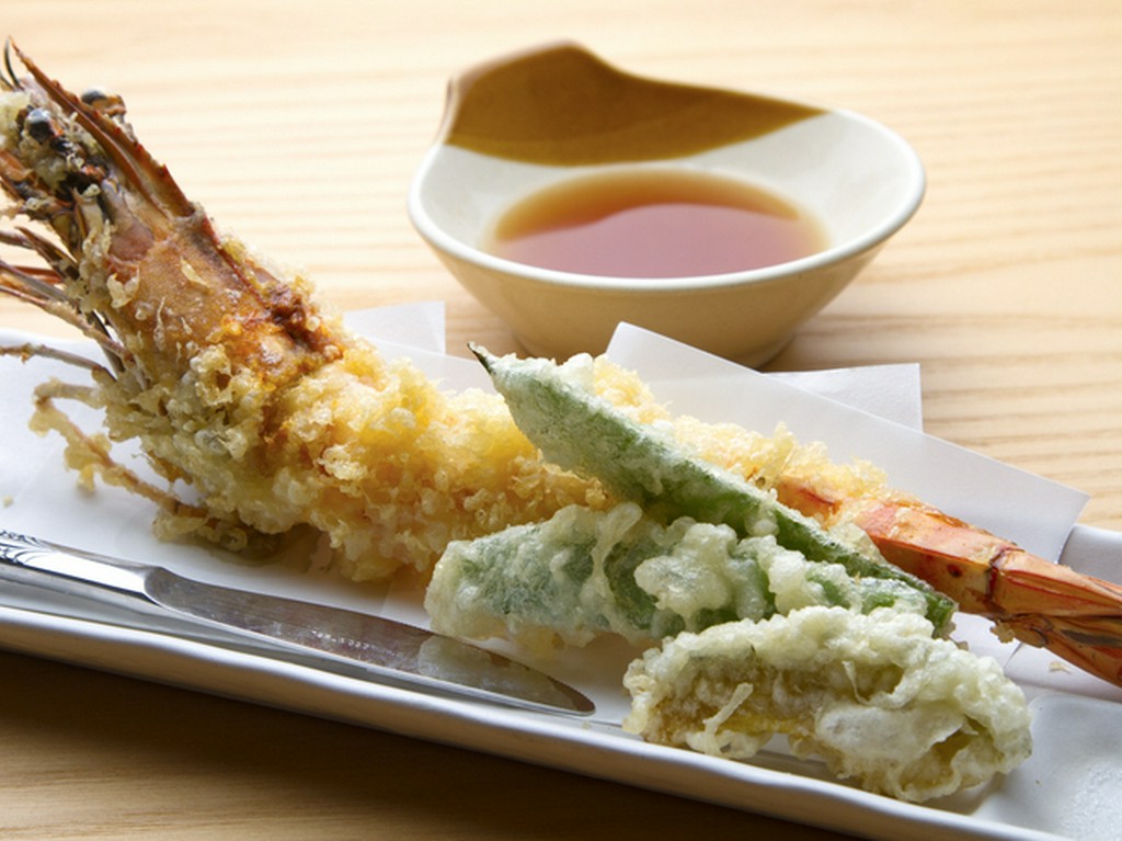圧巻！　約33cmのエビを丸ごと堪能『巨大エビ天ぷら』
