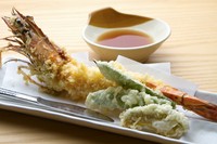 圧巻！　約33cmのエビを丸ごと堪能『巨大エビ天ぷら』