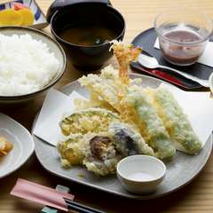 季節の野菜をふんだんに取り入れた『天ぷら定食』