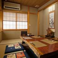 カウンター席では、お一人様でのご利用やデートもどうぞお気軽に。アットホームな雰囲気で、家族連れのお客様にもご愛顧いただいております。その他宴会や法事、結納など、シーンに合わせてご利用いただけます。