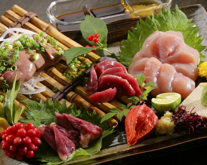 新鮮ならではの貴重な味わい『朝引き鶏の造り盛合せ』