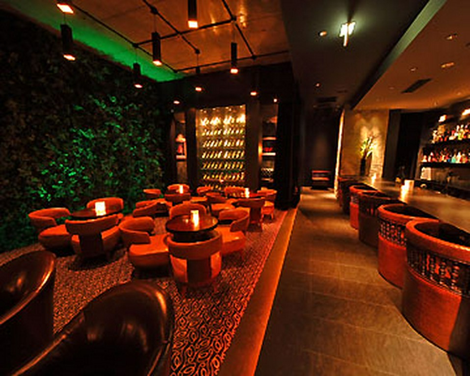 パリのラウンジのようなラグジュアリーな空間