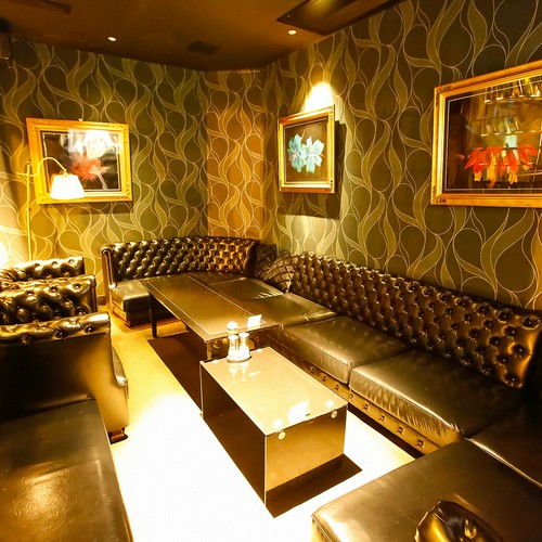 大人の隠れ家な雰囲気!!お食事会に人気の個室ソファ席がおすすめ