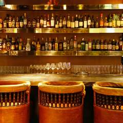 落ち着いた雰囲気のカウンター席もデートやお一人様におすすめ♪