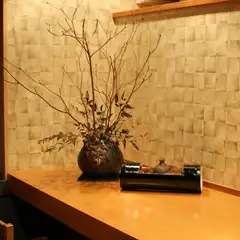 落ち着く和の空間でこだわりの和食を…