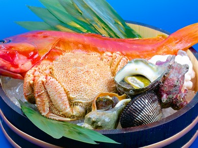 魚介類の仕入れは自ら市場に出掛けております