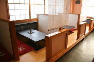 掘りごたつのテーブル席